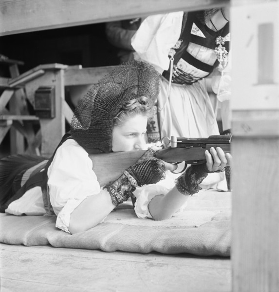 Women's shooting in Schuepfheim, 1946.