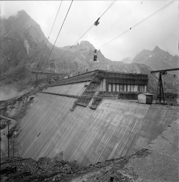 Albigna dam under construction 1958.