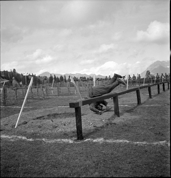 National holiday; soldiers demonstrating their fitness; 1940.