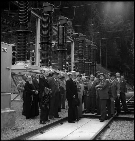 Zurich town-government visiting Juliawerk Tiefencastel 1949.