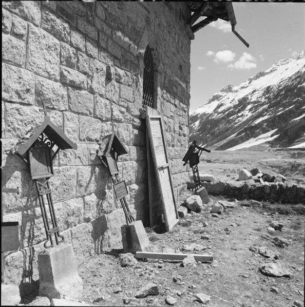 Iron monuments, Goschenen 1957.
