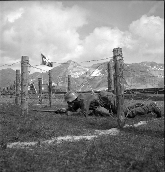 National holiday; soldiers demonstrating their fitness; 1940.