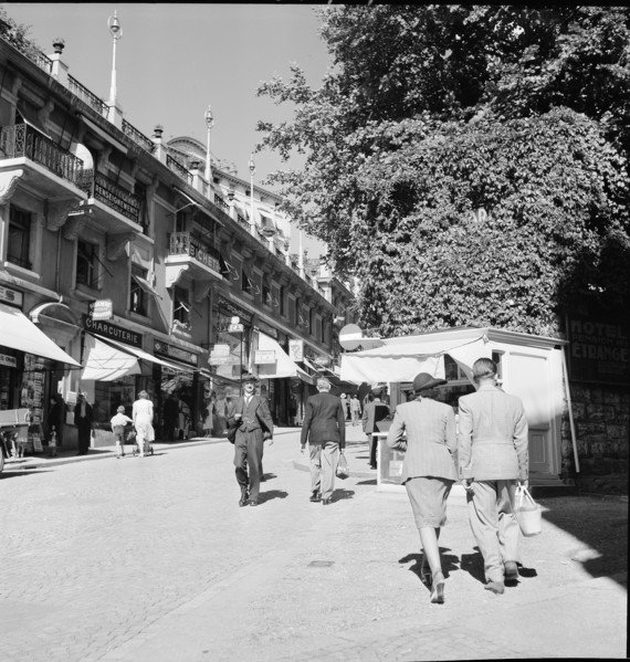 Small shops in a narrow area of Lausanne: 1941