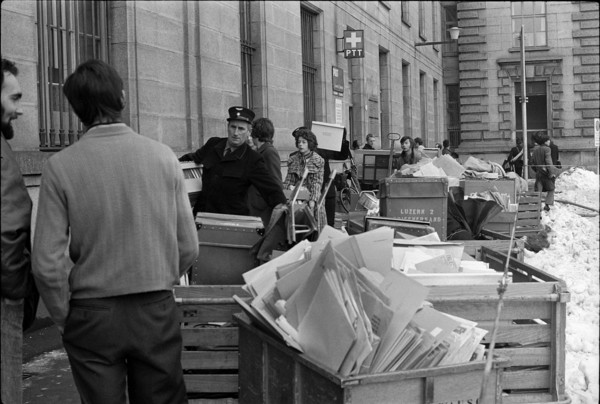 Fire at Lucerne main station 1971: clearing off the offices