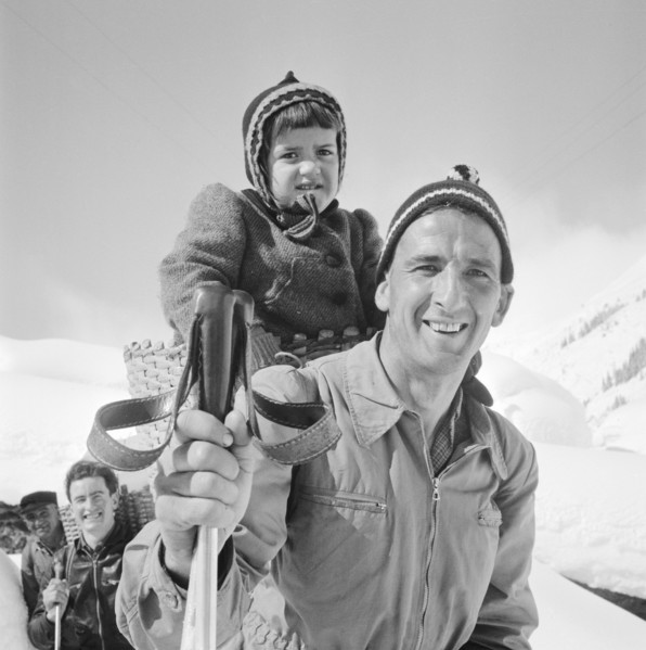 Bedretto valley, evacuation because of danger of avalanches 1951: Men leaving village, walking on