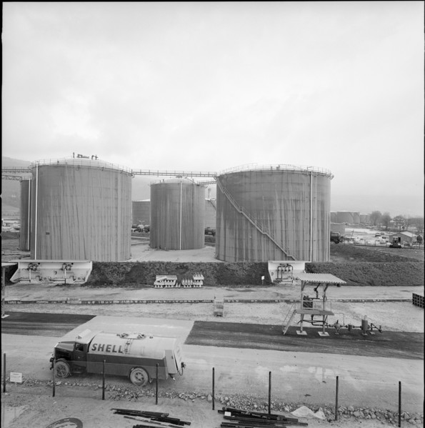 Cressier, Refinery under construction, oil tank, 1965