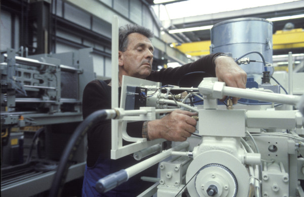 Worker assembling injection molding machine 1986