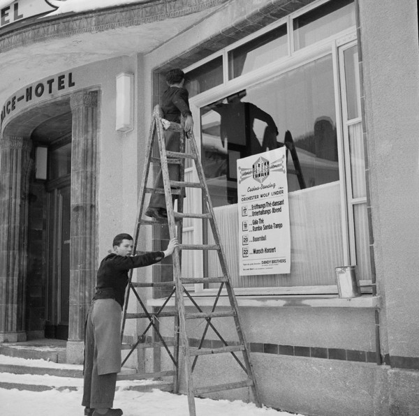 Davos: Palace Hotel, men cleaning windows; 1949