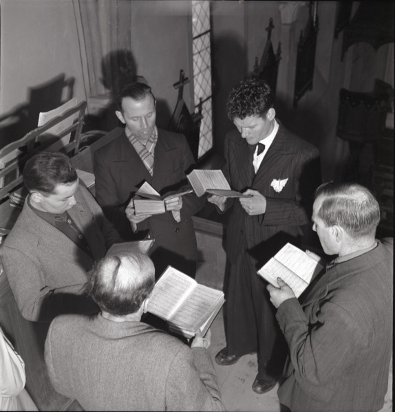 Men singing during mass on St. Barbara day in Salins