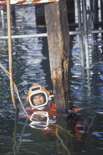 Rebuilding of Chapel bridge; diver controlling wooden pile 1994