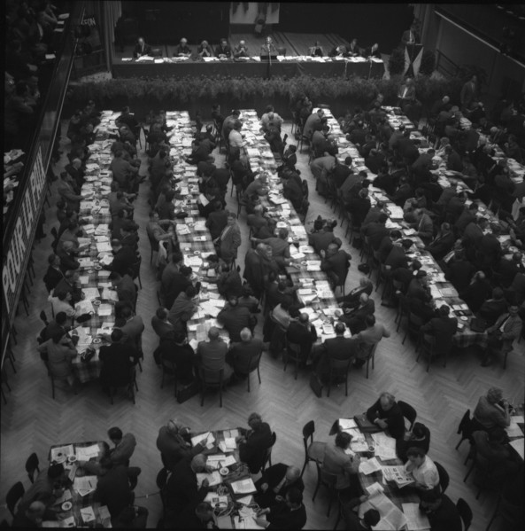 SPS party convention on 44 hours week, 1958