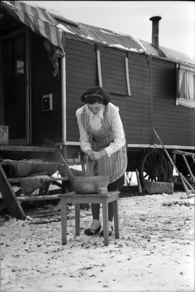 Washing in the winter camp 1942