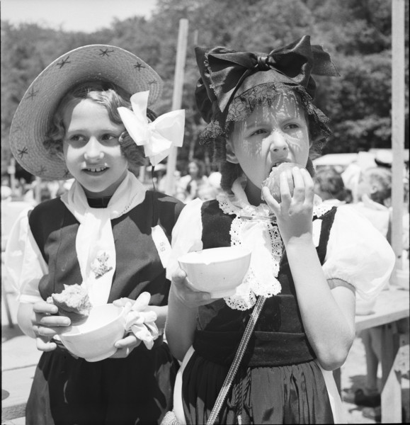 Two girls, Lausanne 1942
