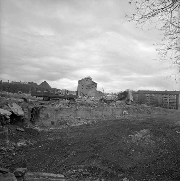 Leaning storehouse after blasting, Basel 1965