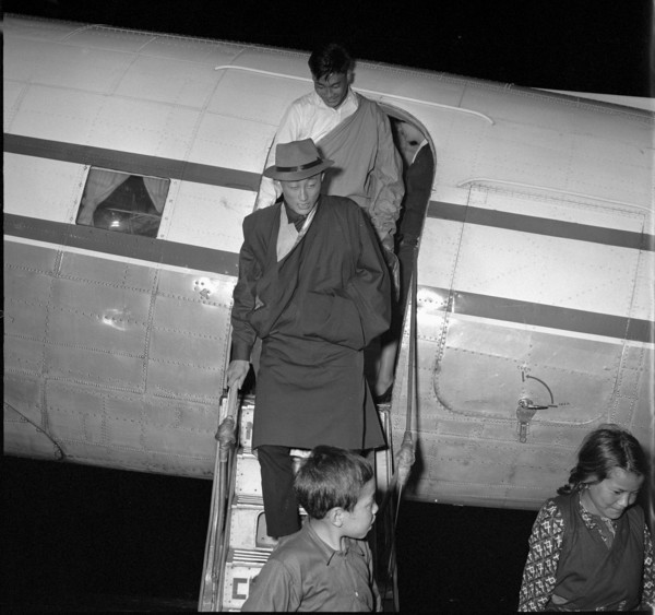 Arrival of the first Tibetan refugees in Switzerland, Kloten 1961