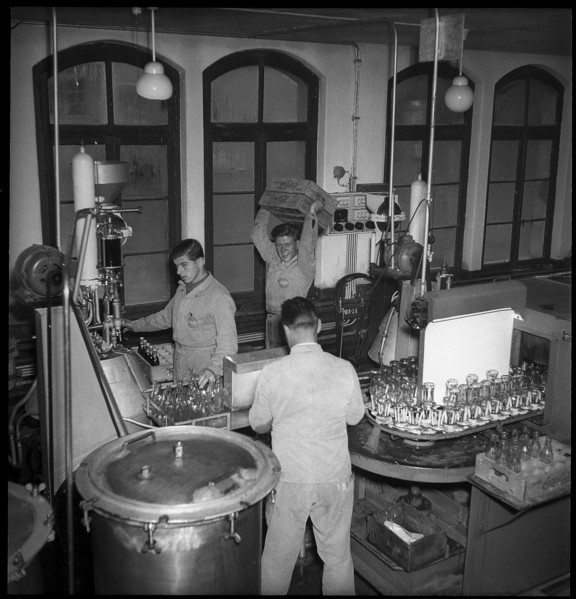Coca-Cola Berne, workers, bottling plant, bottle, 1949