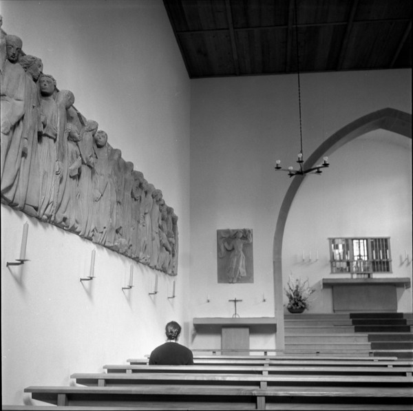 Relief band in confession chapel: Capuchin monastery Altdorf, 1960