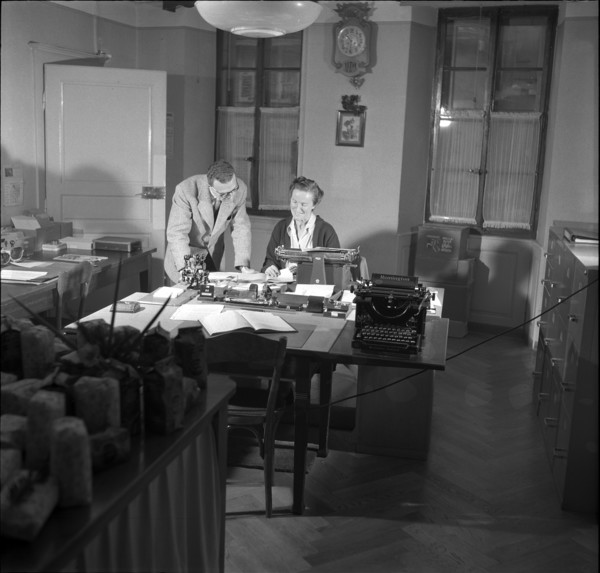 In the municipality on Don Robin day in La Tour de Peilz, 1954