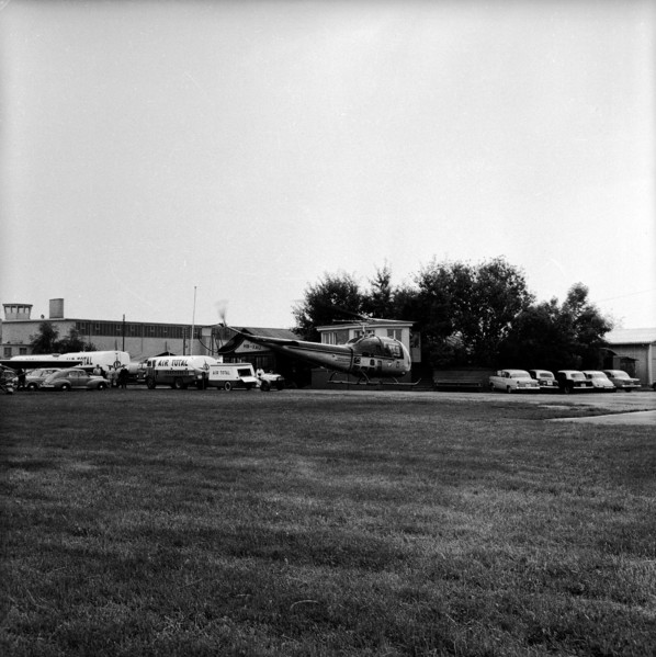 Glacier pilot Hermann Geiger landing in Kloten, 1960