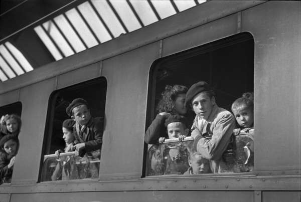 Refugees, French children, arrival; 1944