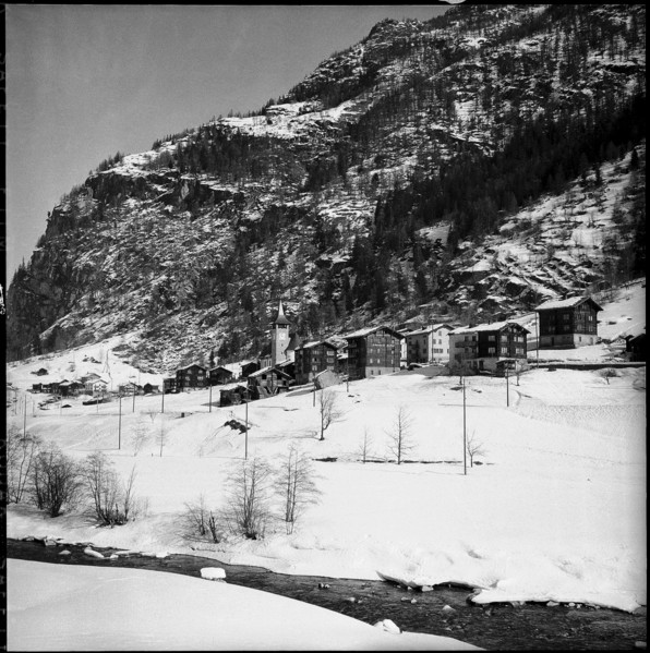 Herbriggen, threatened with landslide; 1959