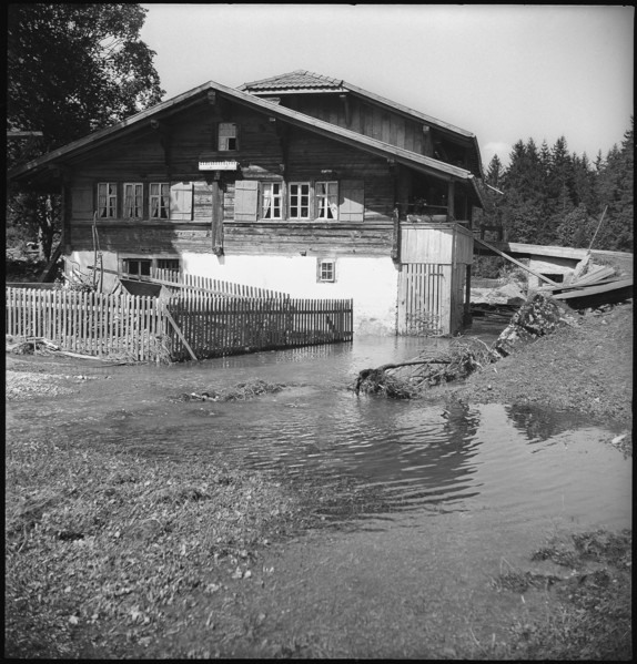 Landslide in the Kandertal valley, farm house in flooded land; 1945