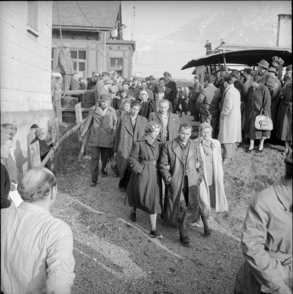 First 400 refugees from Hungary, arriving in Buchs in 1956