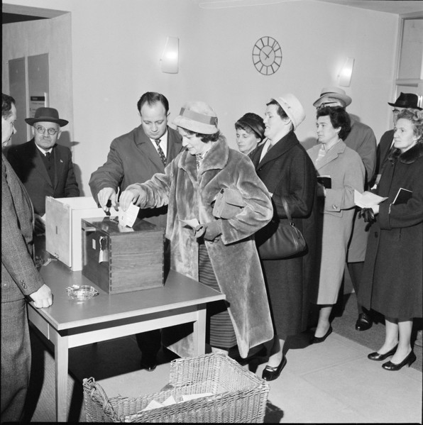 The women of Aarau at their first ballot, 1962