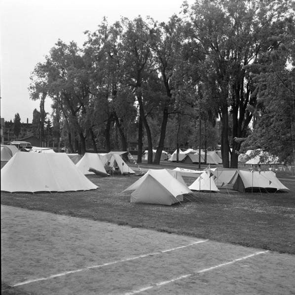 280 American people make a stop over on their trip through Europe and Africa in Geneva.