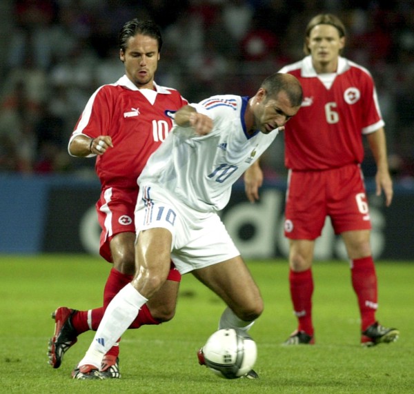 Photo: walter l. keller, 20.8.2003, geneva: friendly match switzerland - france 0:2. zinedine