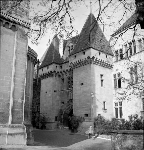 Neuenburg Castle, 1947