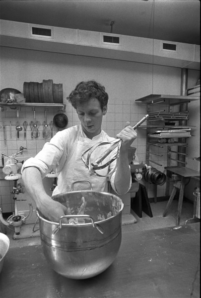 Bern, master baker's examination; candidate preparing dough; 1970