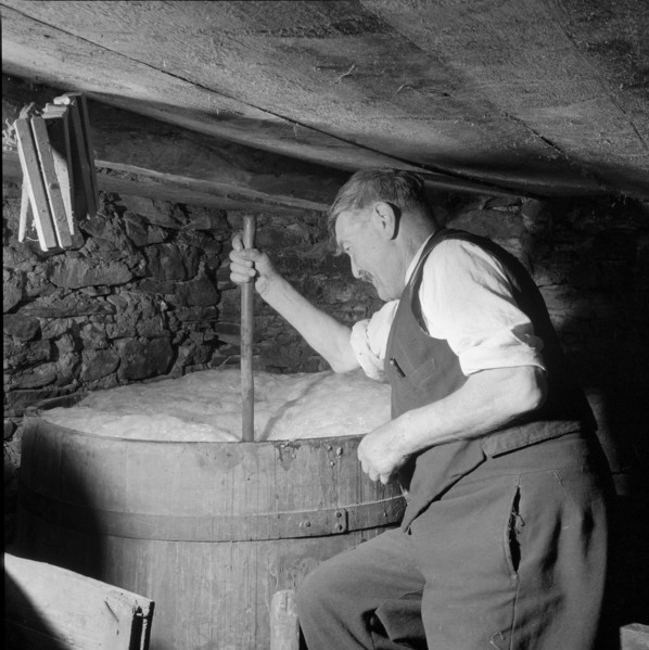 Heidenwein: Alex Studer in the hamlet of Oberstalden, 1956