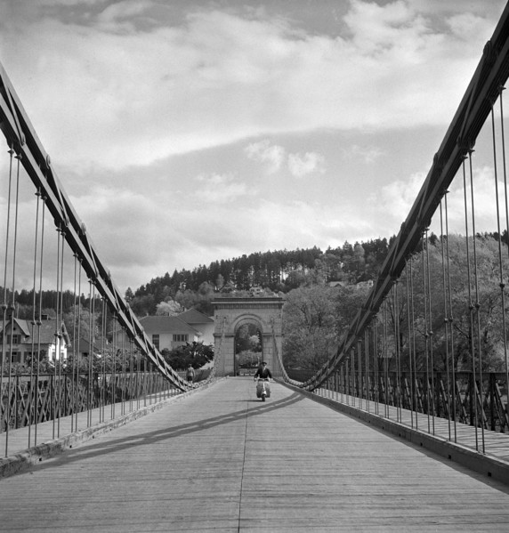 Scooter riders on the Chain Bridge in Aarau, 1947