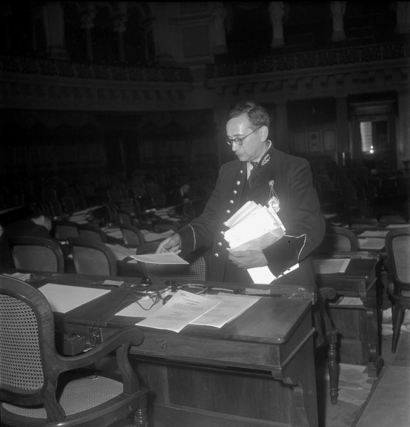 Budnesweibel distributes files; 1949