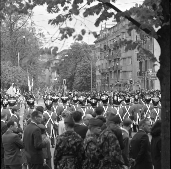 Feldweibeltage Lucerne, spectators at the parade 1964