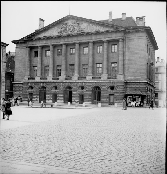 Neuenburg Town Hall, 1944