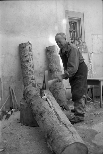 Production of vine stakes from wooden logs, 1967