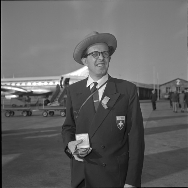 OS Helsinki 1952: Homecoming of walker Fritz Schwab at ZurichKloten Airport