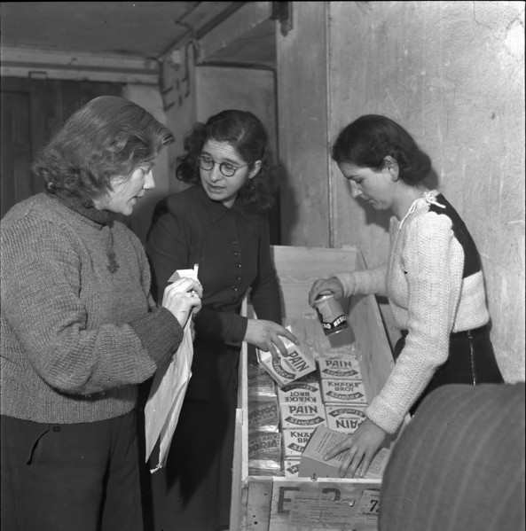 Women packing relief supplies for the SwissYugoslavian medical mission, 1944