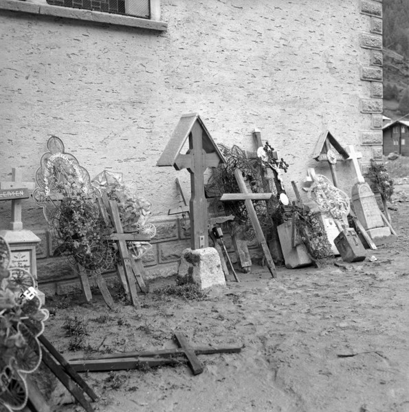 Täsch; gravestones and grave crosses damaged by debris flow; 1957