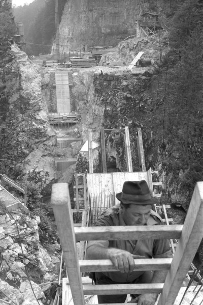 Taubenloch Gorge, bridge under construction; 1969