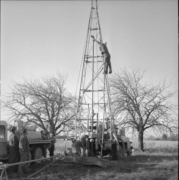 Aigle, oil exploration; drilling rig assembly; 1959