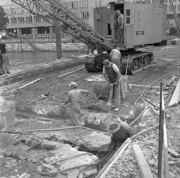 Renovation of the Walche Bridge; 1957