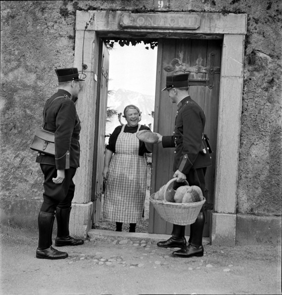 La pain des veuves is distributed in LaTourdePeilz, 1941