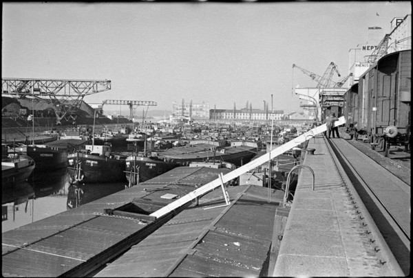 Loading of goods by the Red Cross in Basel, 1944
