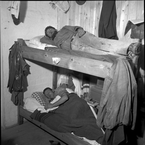Italian workers before start of shifts, Oberaar power station 1951