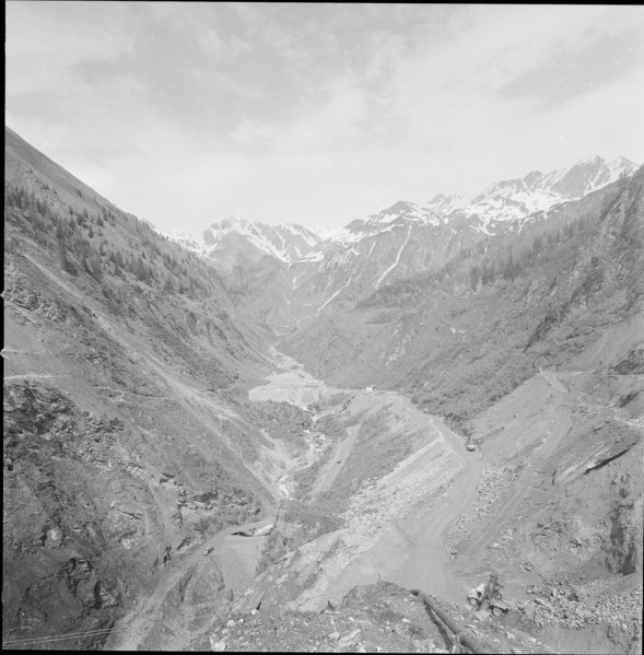 Luzzone reservoir: building site 1959