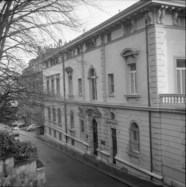 Lucerne, demolition of two buildings on Brandgässli, historical front is preserved. 1960