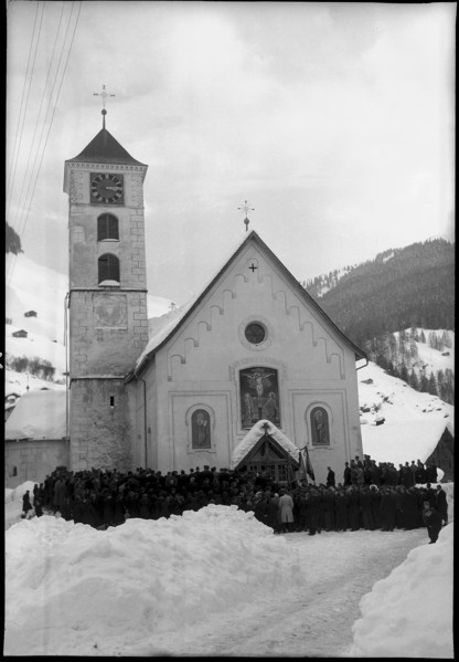Funeral of the avalanche victims in Vals, 1951